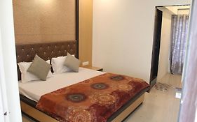 Hotel Skylark Vapi 2*